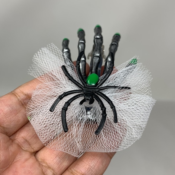 3.5” hair clip creepy hair accessory skeleton hand Day of the Dead new - Picture 4 of 16